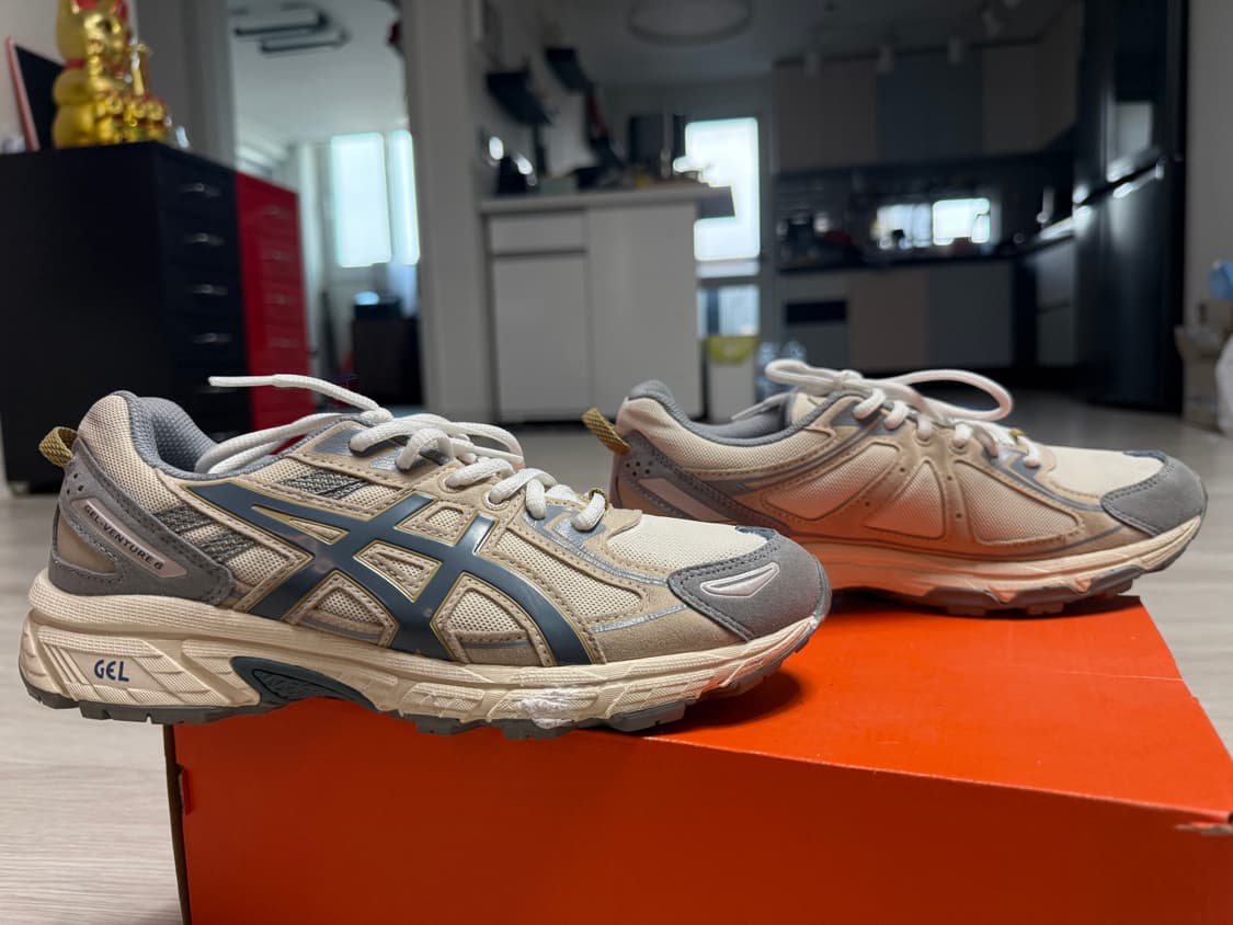 [245] 아식스(W) 젤 벤쳐 6 SPS 버치 아이언클래드 아이보리 상품이미지3