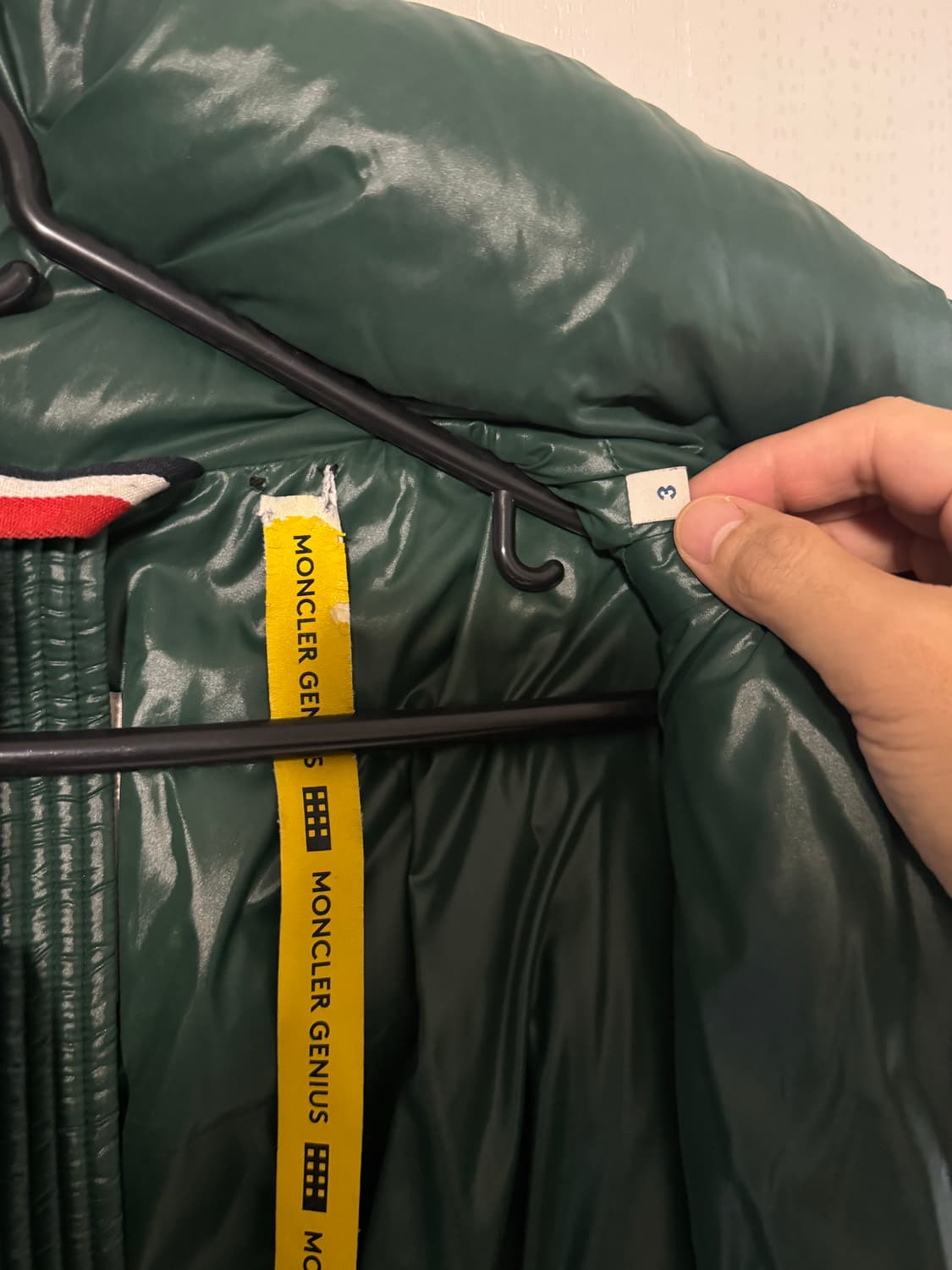 몽클레어 지니어스 유광 블랙 3사이즈 L 상품이미지5