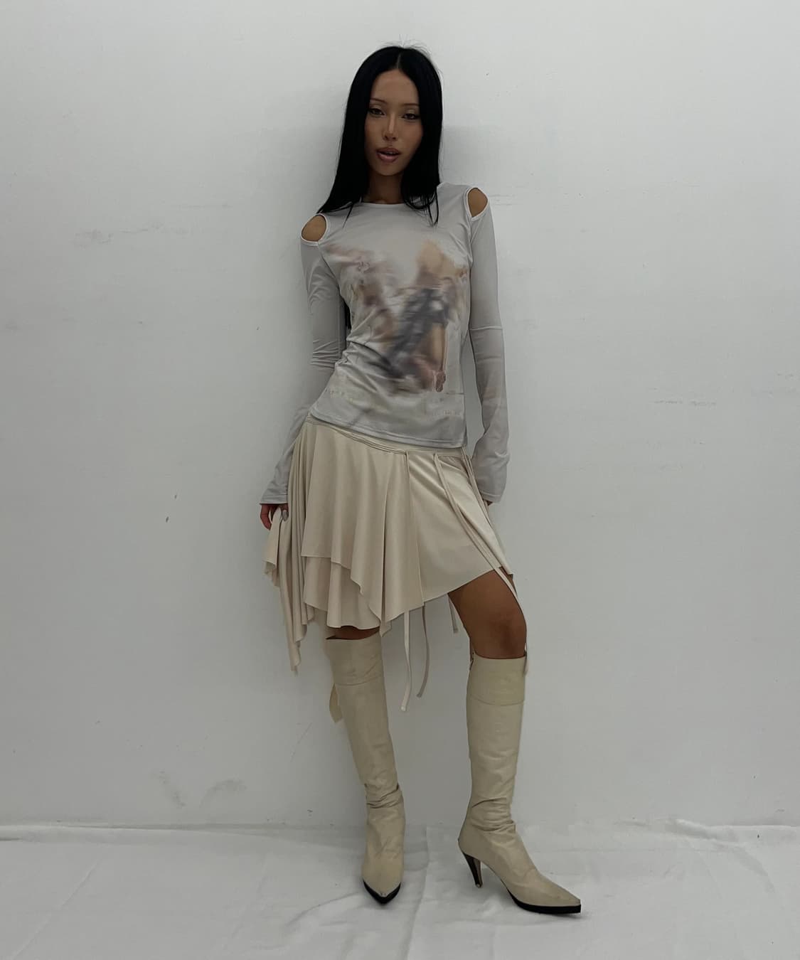 나체 컷아웃 슬림핏 롱슬리브 크림 상품이미지4