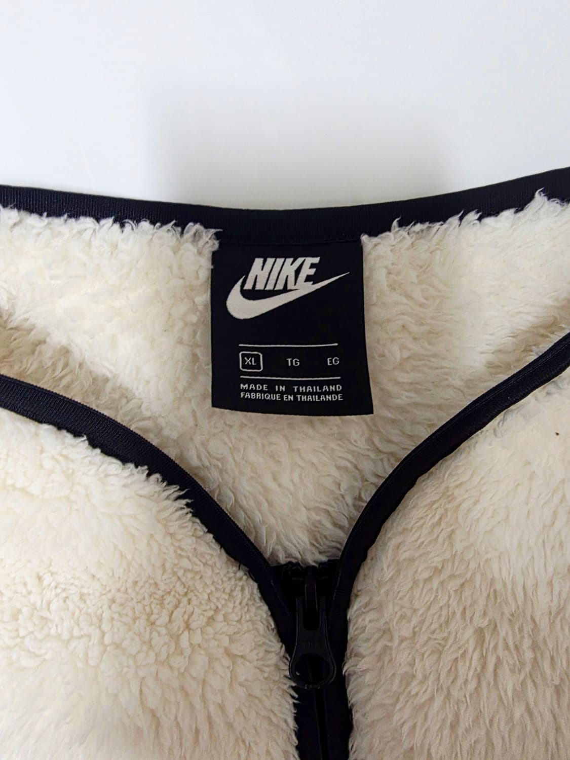 [나이키] 귀여운 크림 뽀글이 블랙 배색 노카라 양털 후리스 자켓 XL 상품이미지4