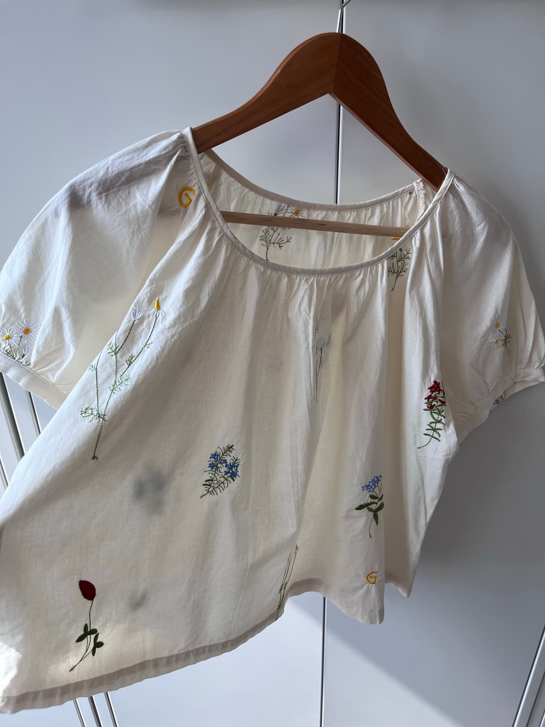 Colorer 꽃 자수 아이보리 반팔 블라우스 상품이미지10