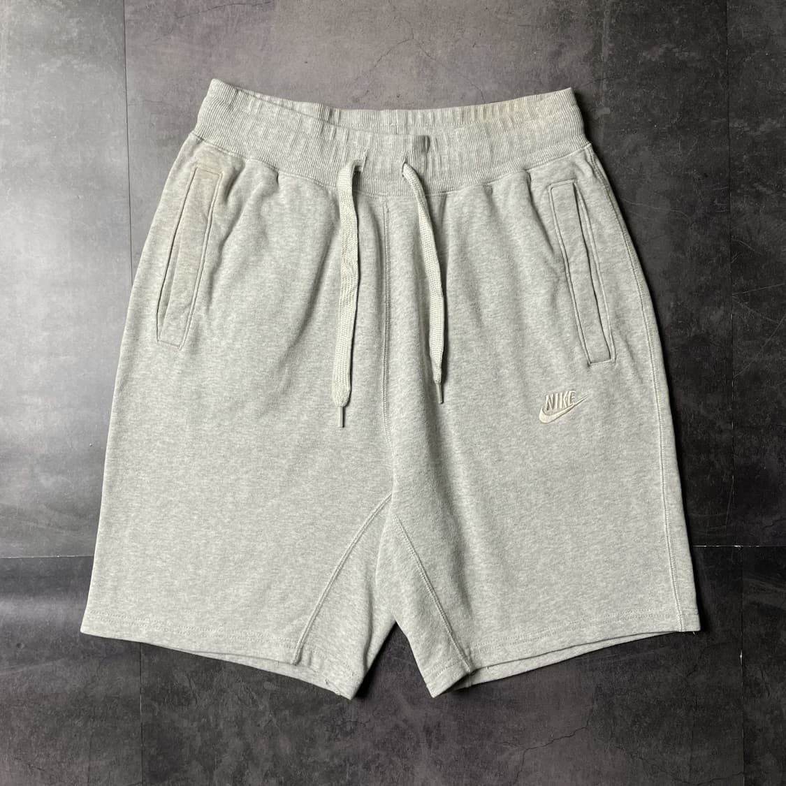 NIKE 나이키 그레이 밴딩 스웨트 하프팬츠 A01165 상품이미지1