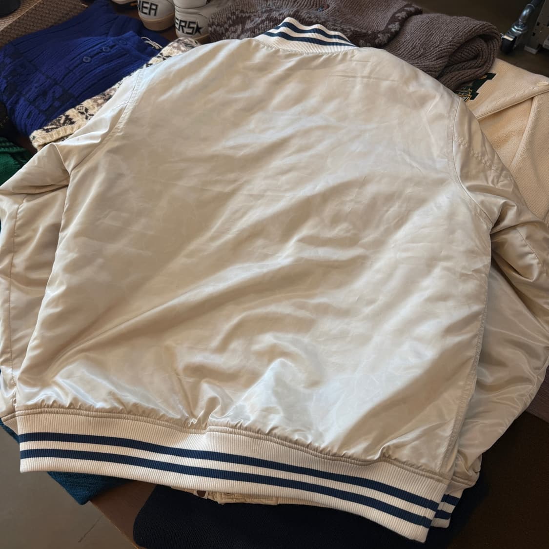 24FW 베이프 솔리드 카모 아이보리 NYC 로고 바시티 자켓 상품이미지7