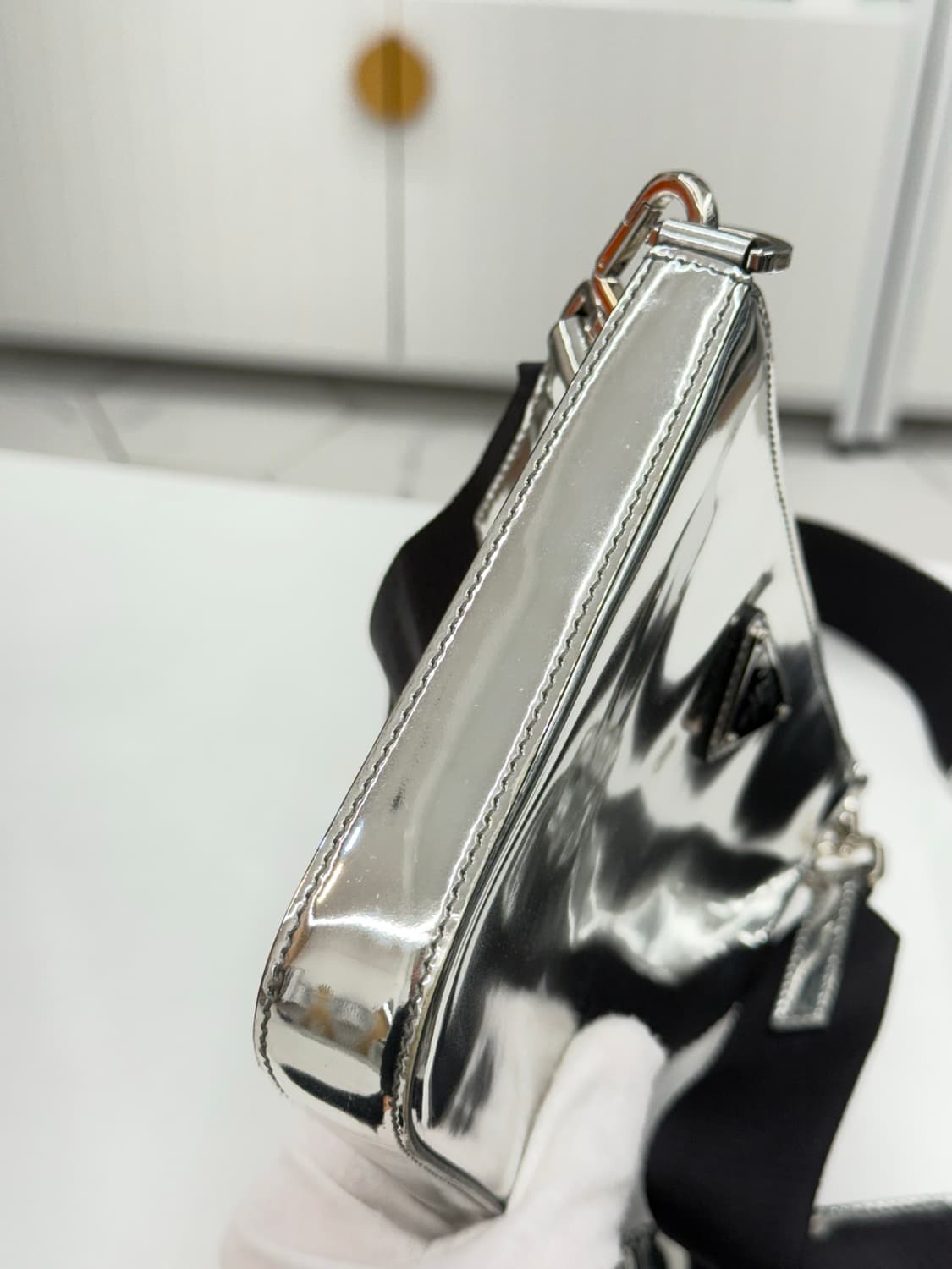 [OS] 프라다 브러쉬드 레더 크로스백 상품이미지6