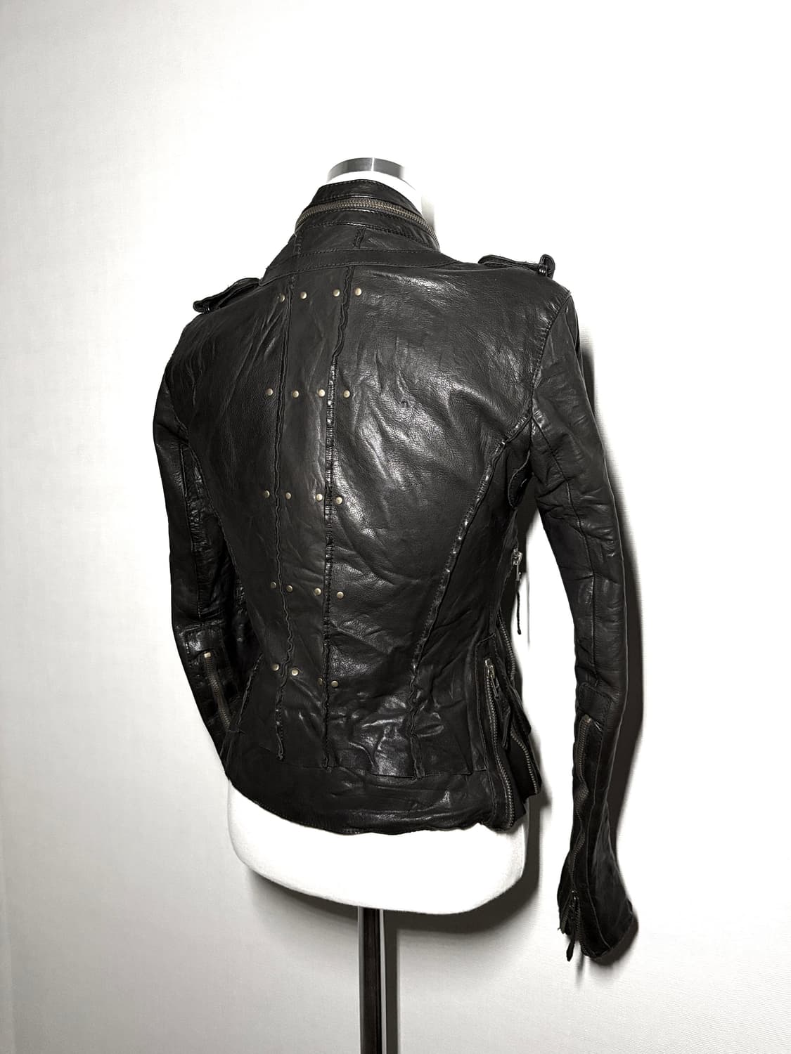 AW2008 올세인츠 스터드 레더자켓 상품이미지5