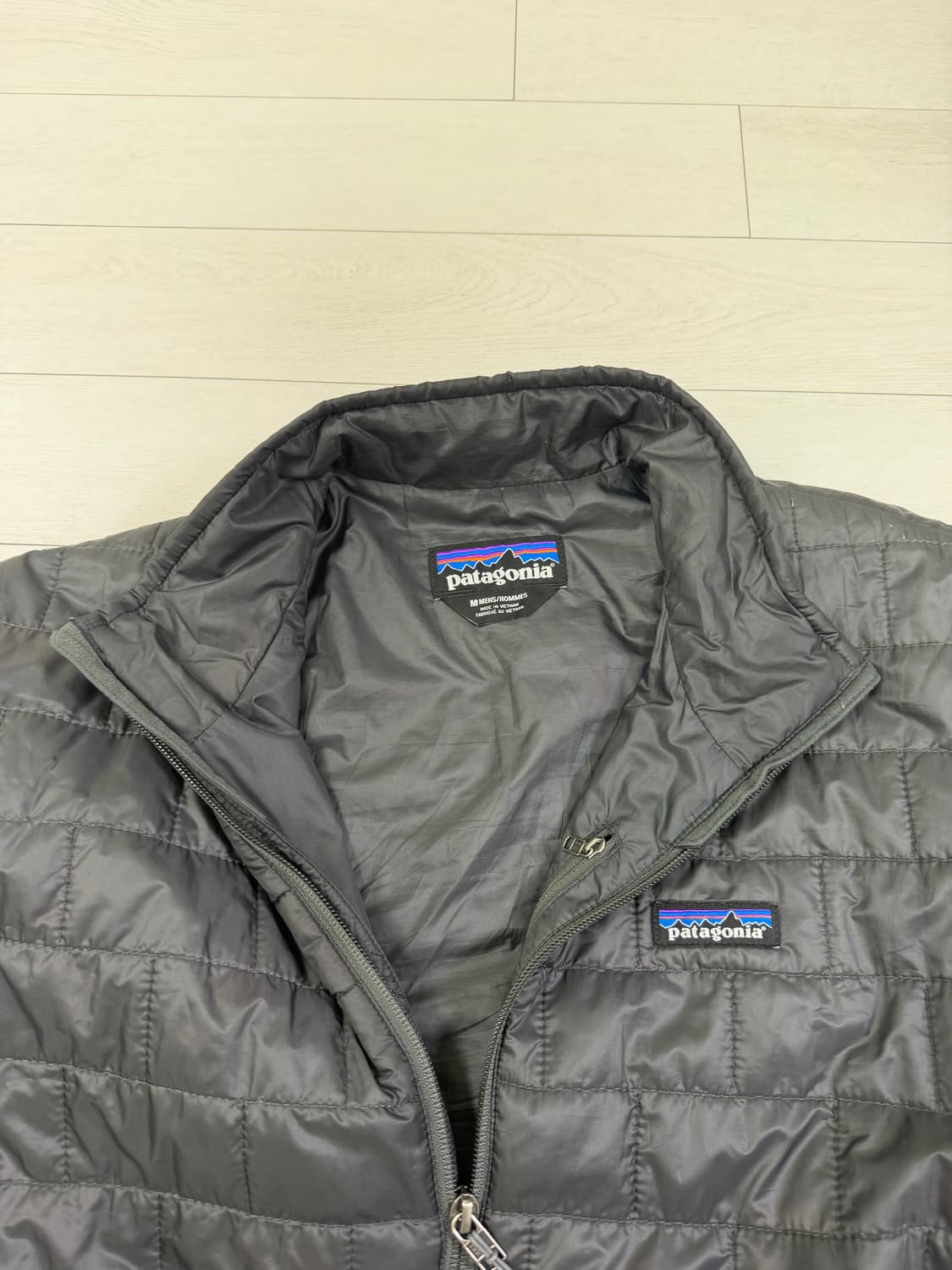 파타고니아 나노퍼프 자켓 M 사이즈 차콜색상  상태 9.7/10  사진찍 상품이미지3