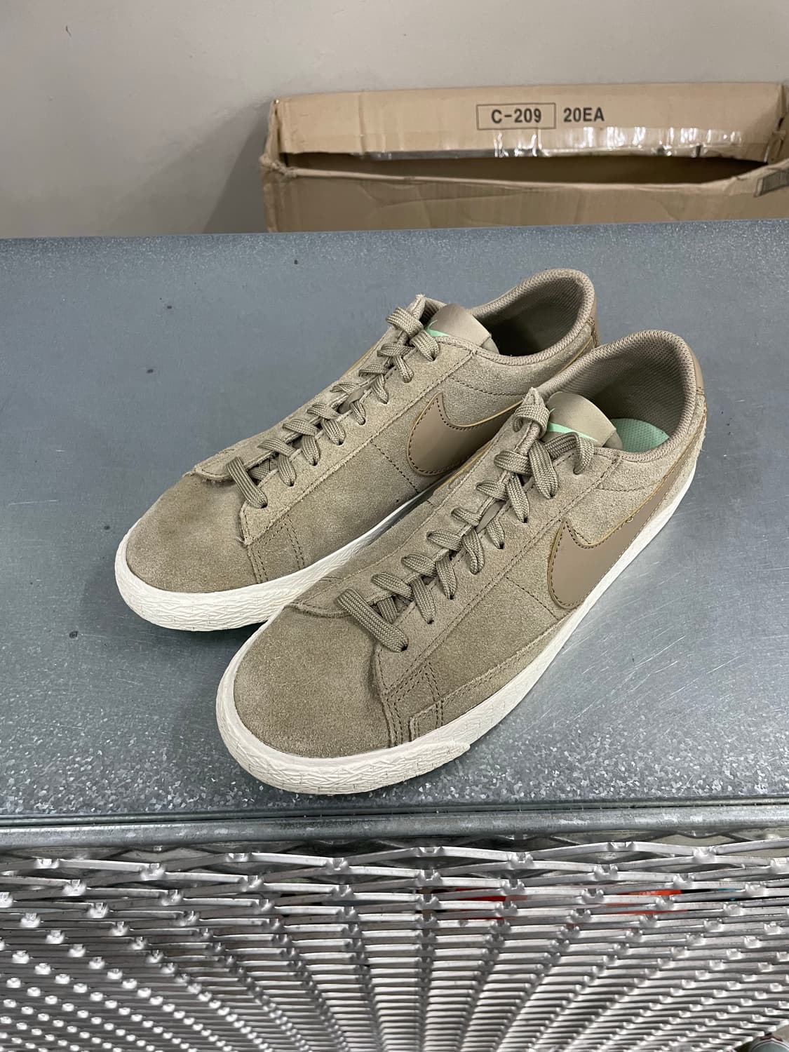 나이키 SB 블레이저 로우 카키 260 상품이미지2