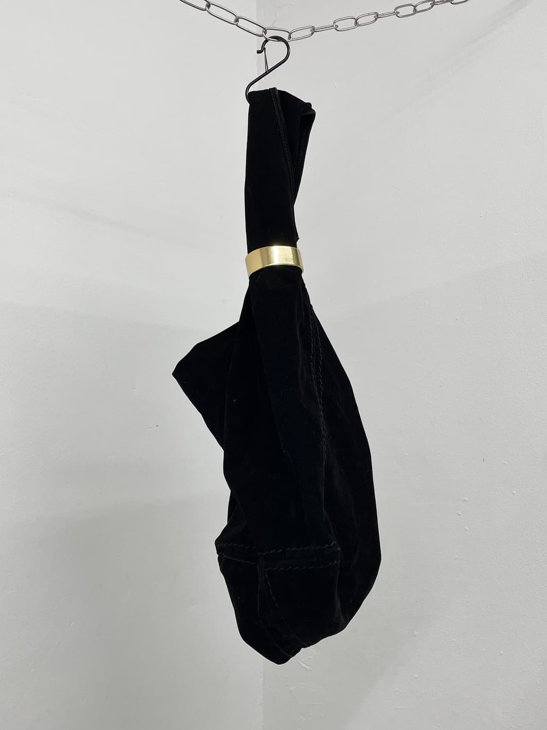 JPN 블랙 벨벳 골드 링 호보백 상품이미지5