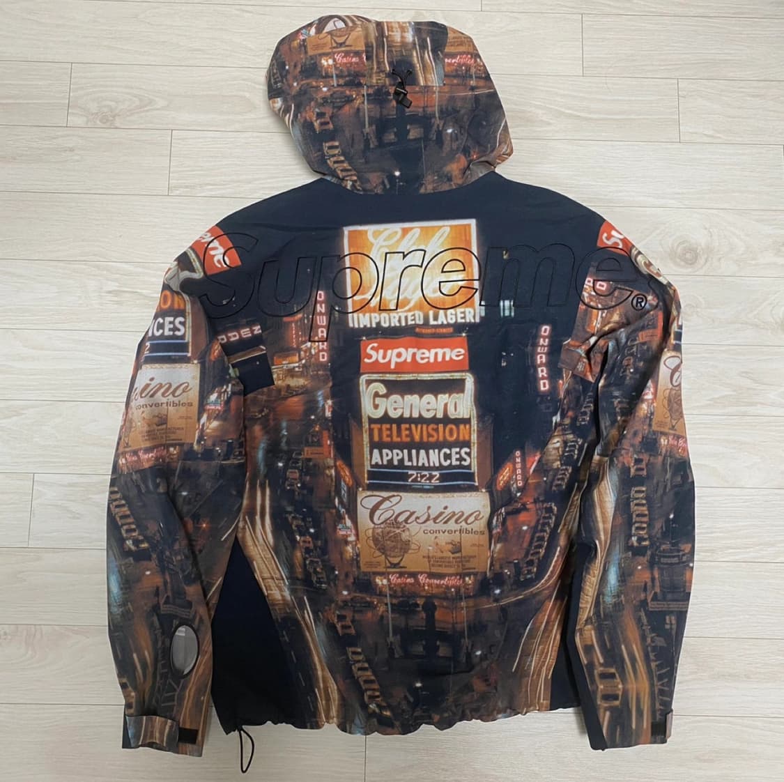 슈프림 x 노스페이스 타임스퀘어 쉘자켓 상품이미지2