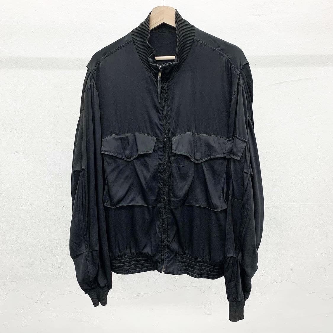 구찌 블랙 세타실크 포켓 봄버자켓  상품이미지1