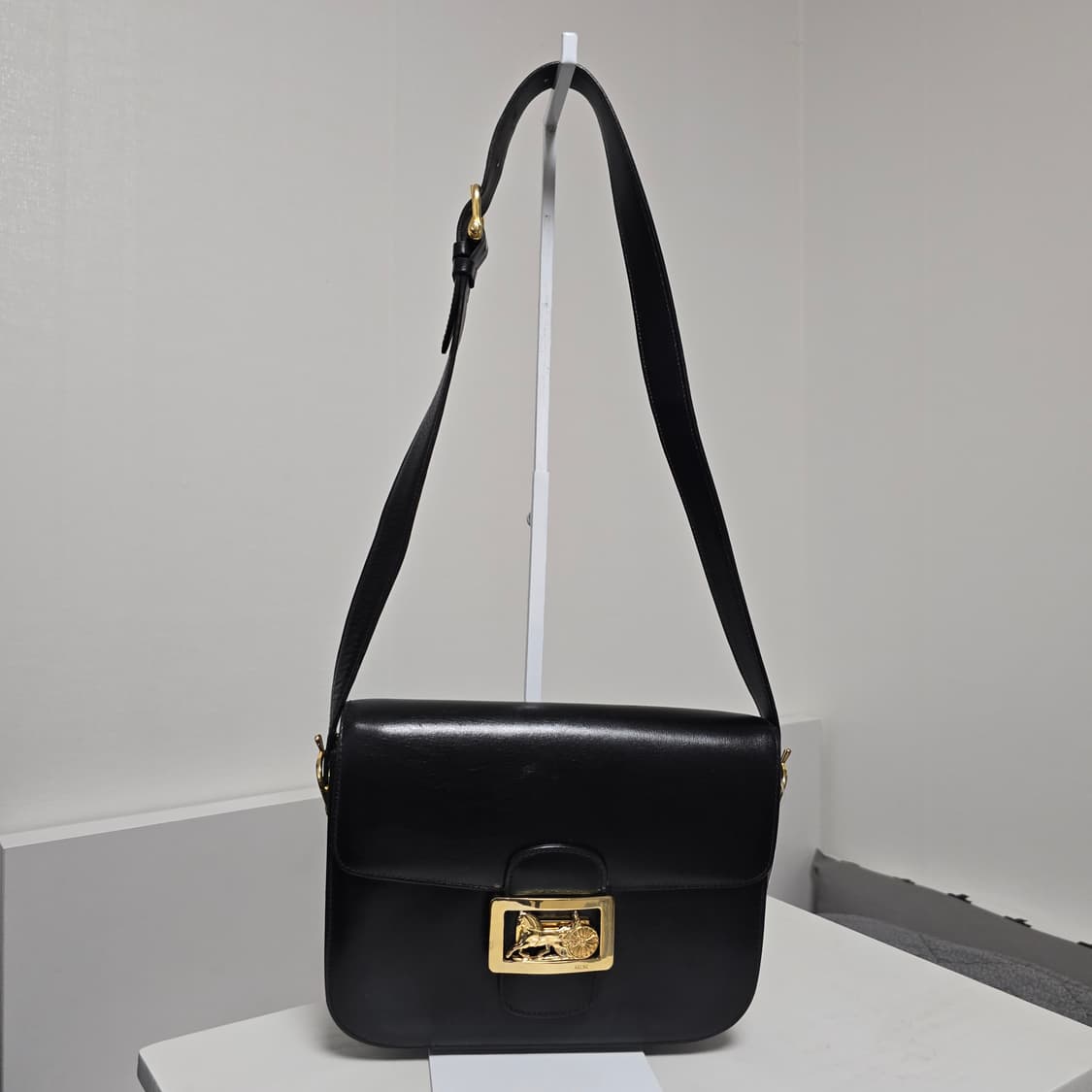 셀린느 마차백 상품이미지1