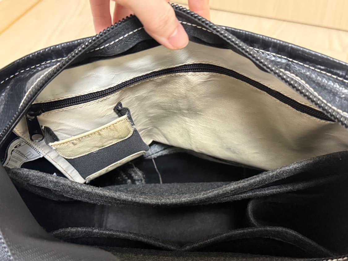 프라이탁 리랜드 올블랙 구버전 상품이미지3