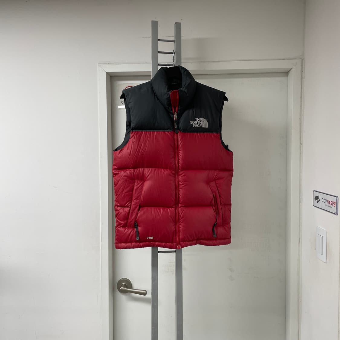 노스페이스 700 패딩 조끼 레드 85 상품이미지1