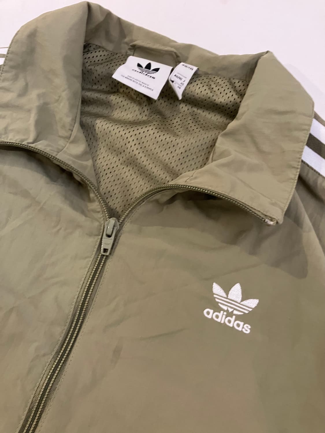 아디다스 투바투 연준 착용 트랙탑 자켓 카키 올리브 상품이미지4