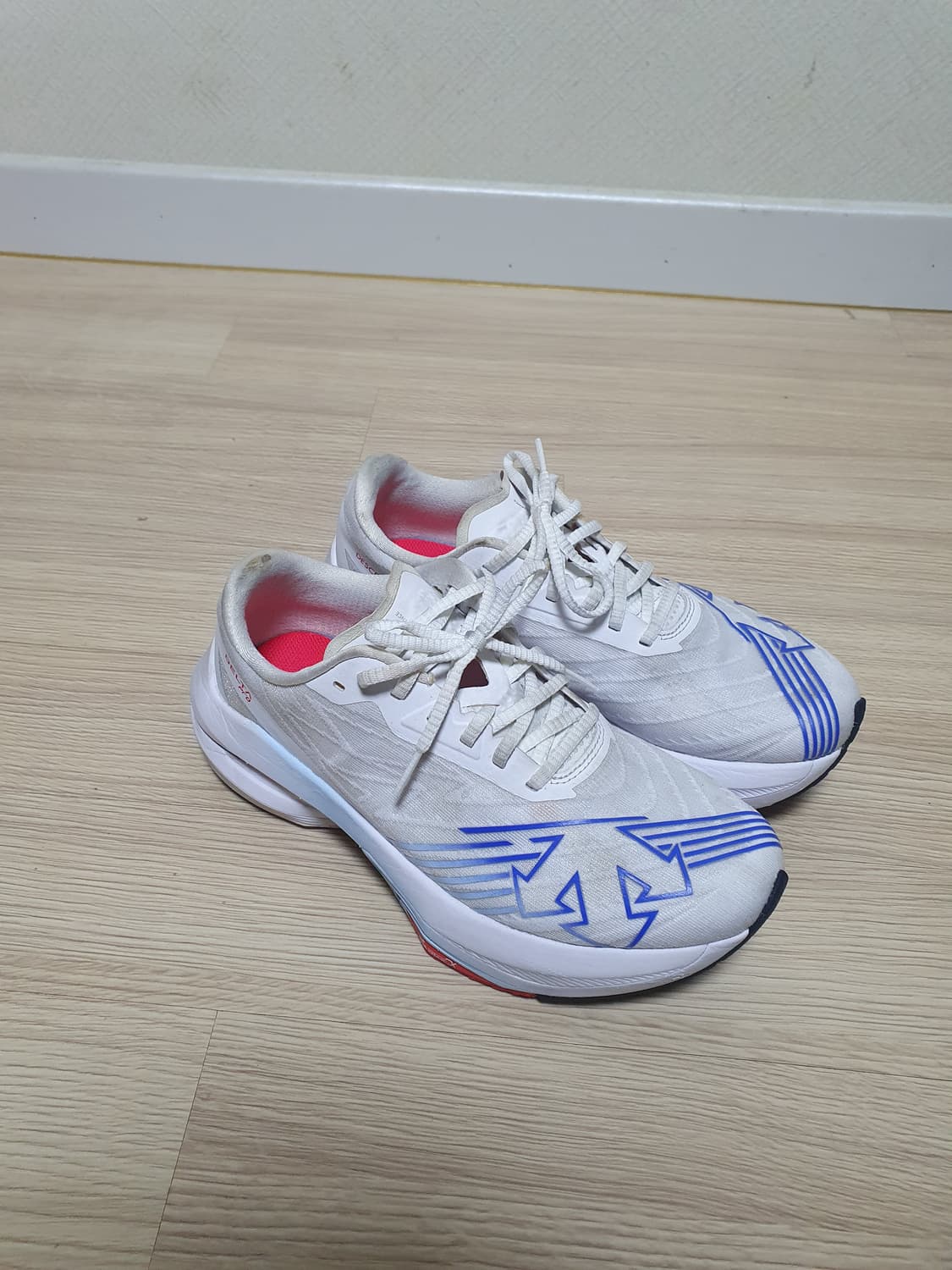 데상트 델타프로 러닝화 255 상품이미지2