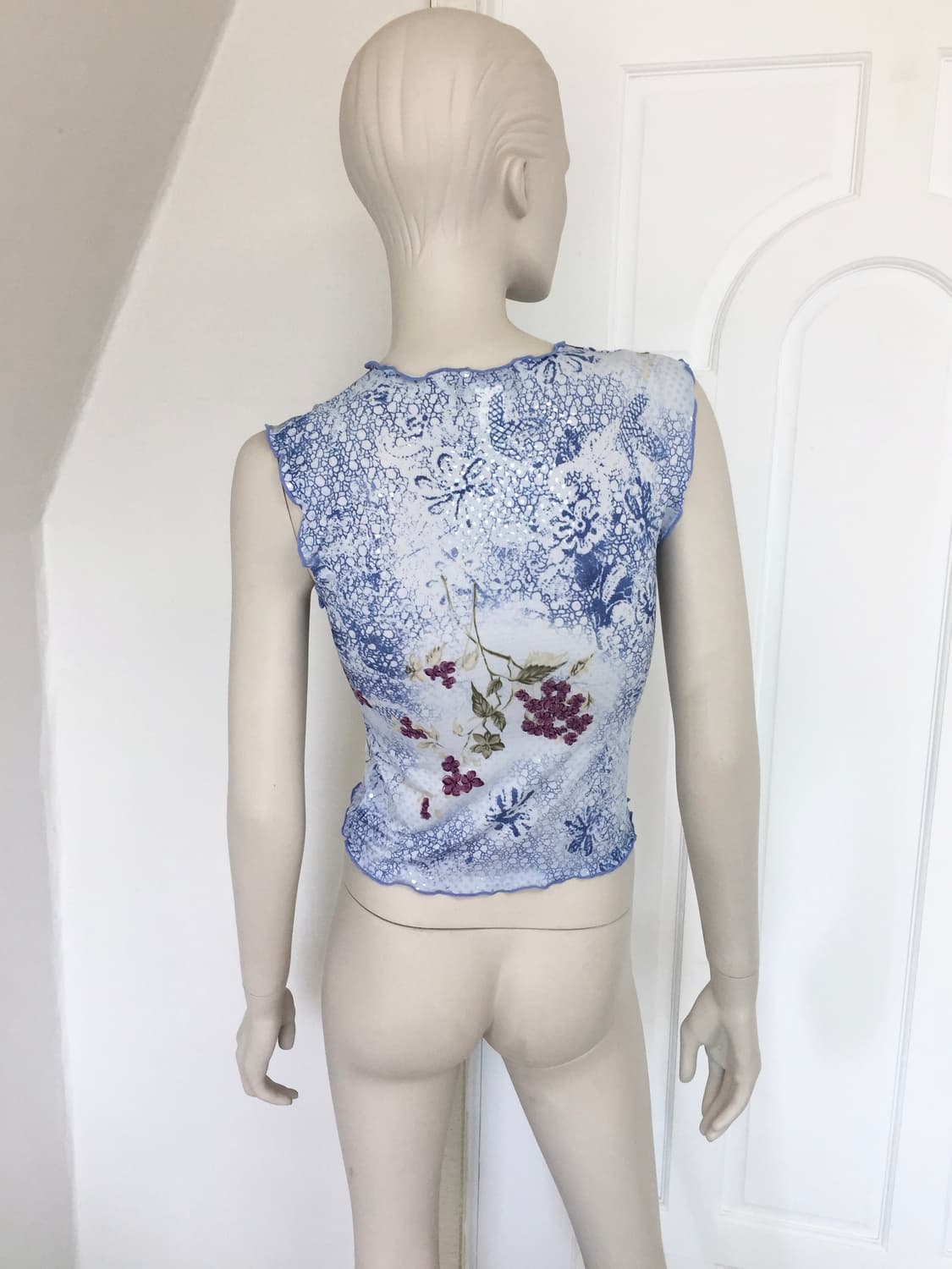 Bebe Sheer Sequin Floral Tank Top 상품이미지4