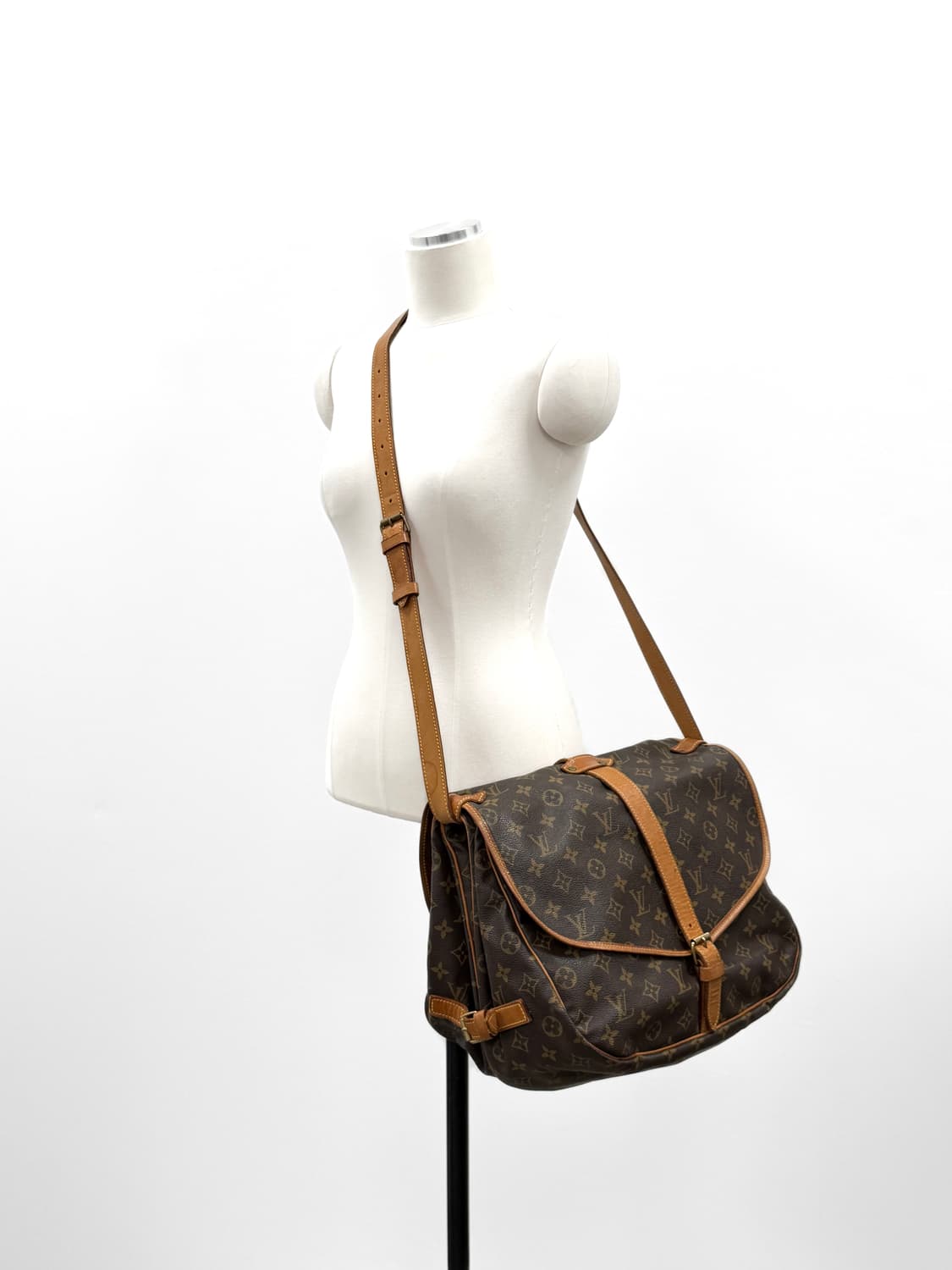 루이비통 모노그램 소뮈르 크로스백 상품이미지3