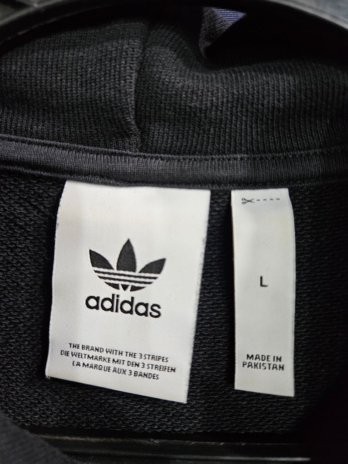 아디다스 프린팅 블랙컬러 남성 100 포켓 후드티  상품이미지3