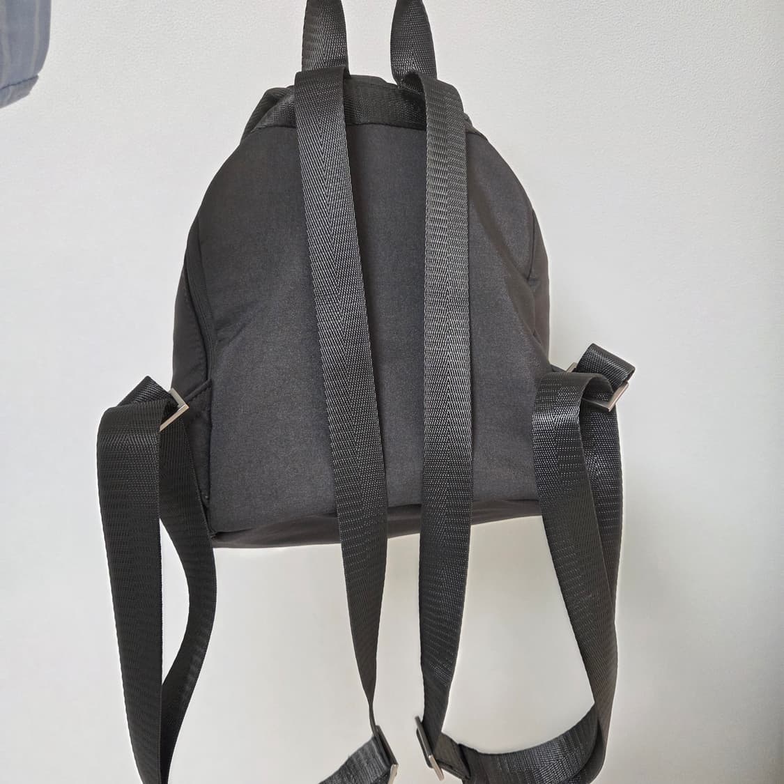 마스마룰즈 미니 글로시 플랩 백팩 (다크그레이) 상품이미지5