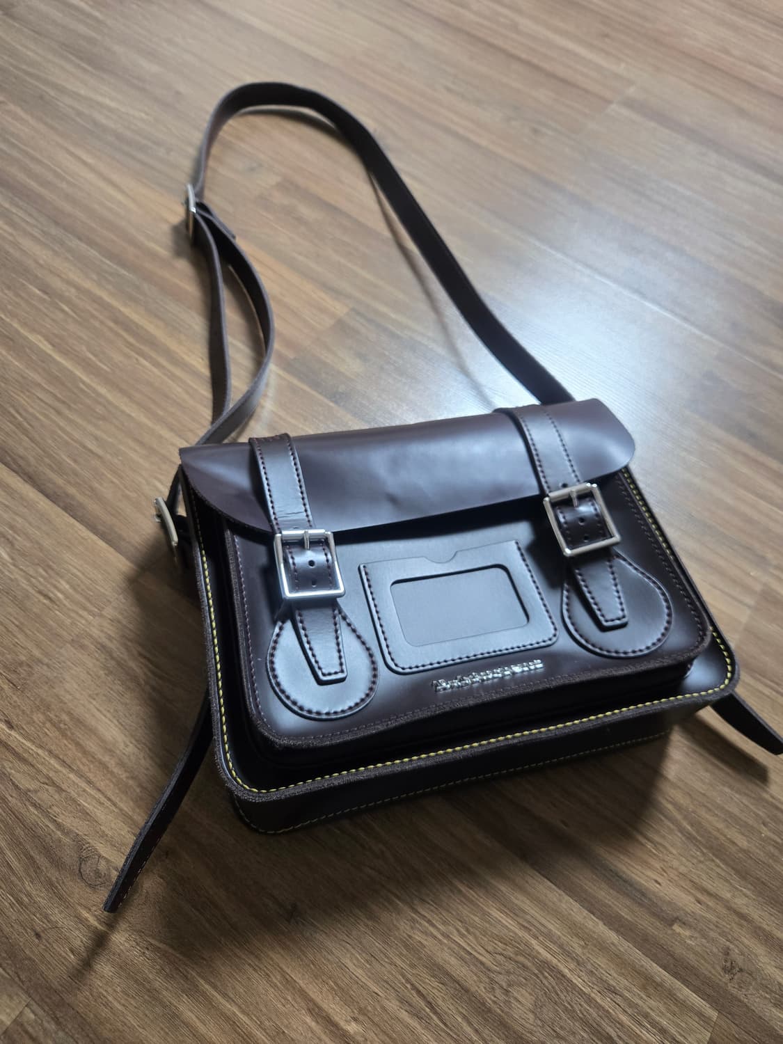 닥터마틴 11인치 비건 사첼 크로스백 - 버건디 [정품] 상품이미지1