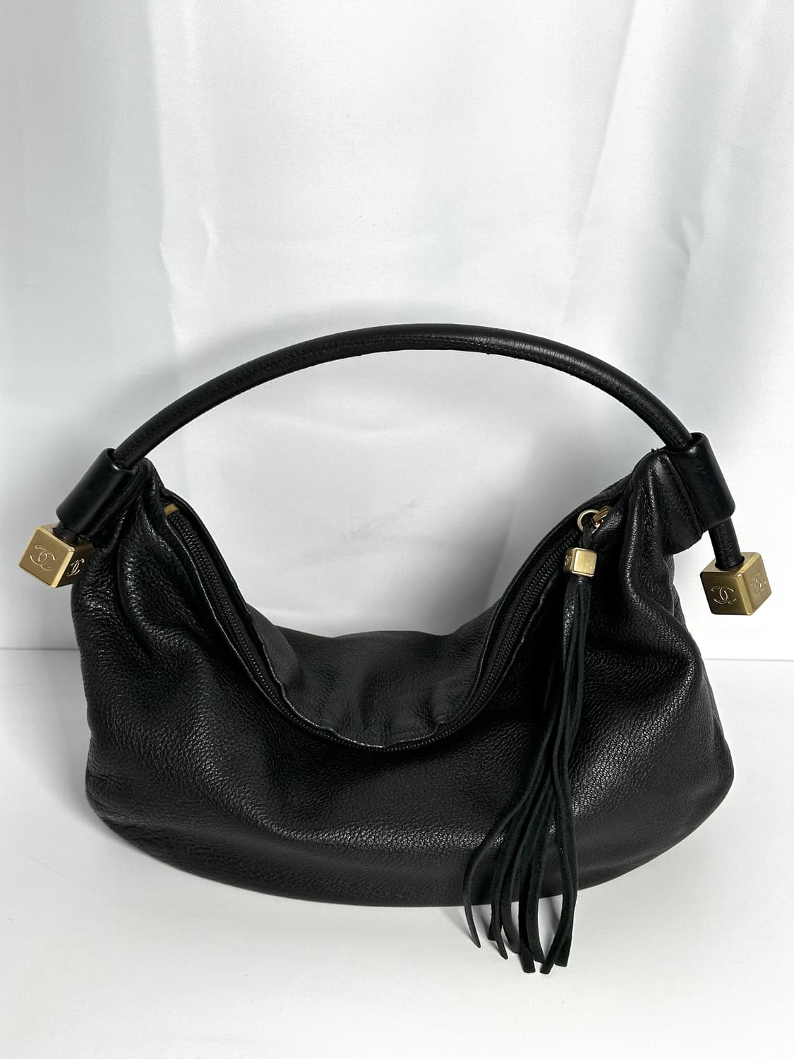 Chanel 블랙 레더 호보 숄더백 상품이미지3