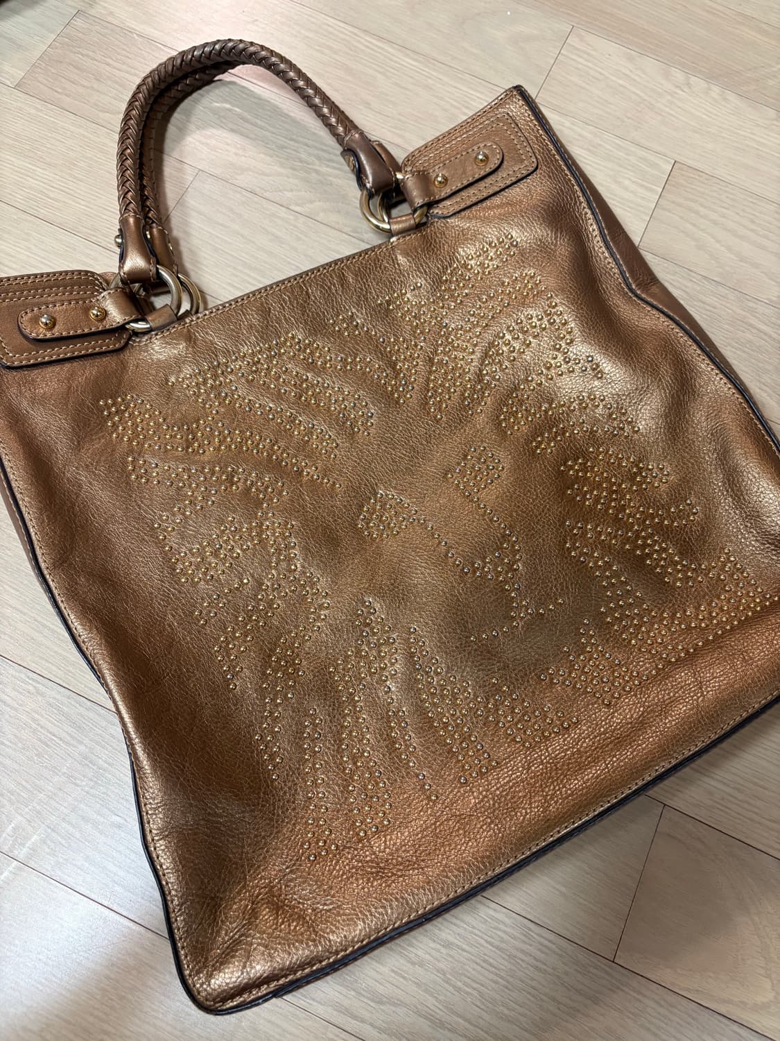 앤클라인 사자 스터드 토트백 상품이미지1