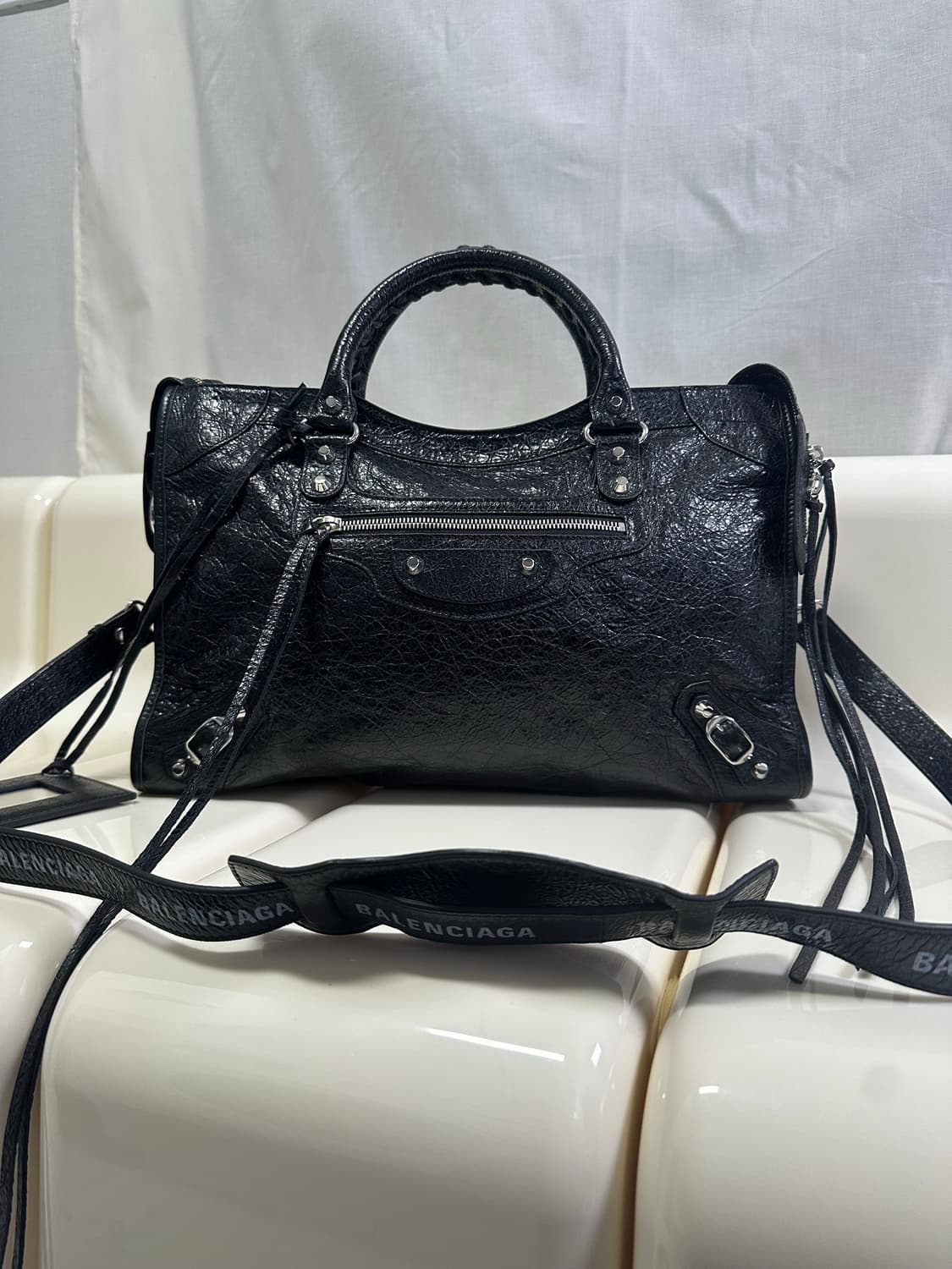 [새상품급 정품] 발렌시아가 시티 모터백 미디움 로고스트랩 상품이미지7