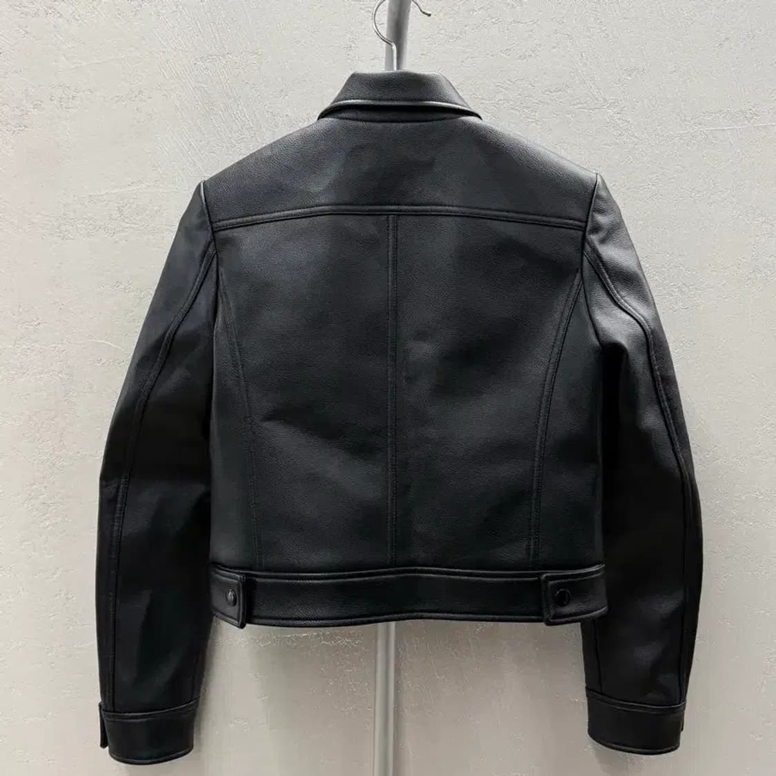 ERA CROPPED TRUCKER FAUX LEATHER JACKET 상품이미지3