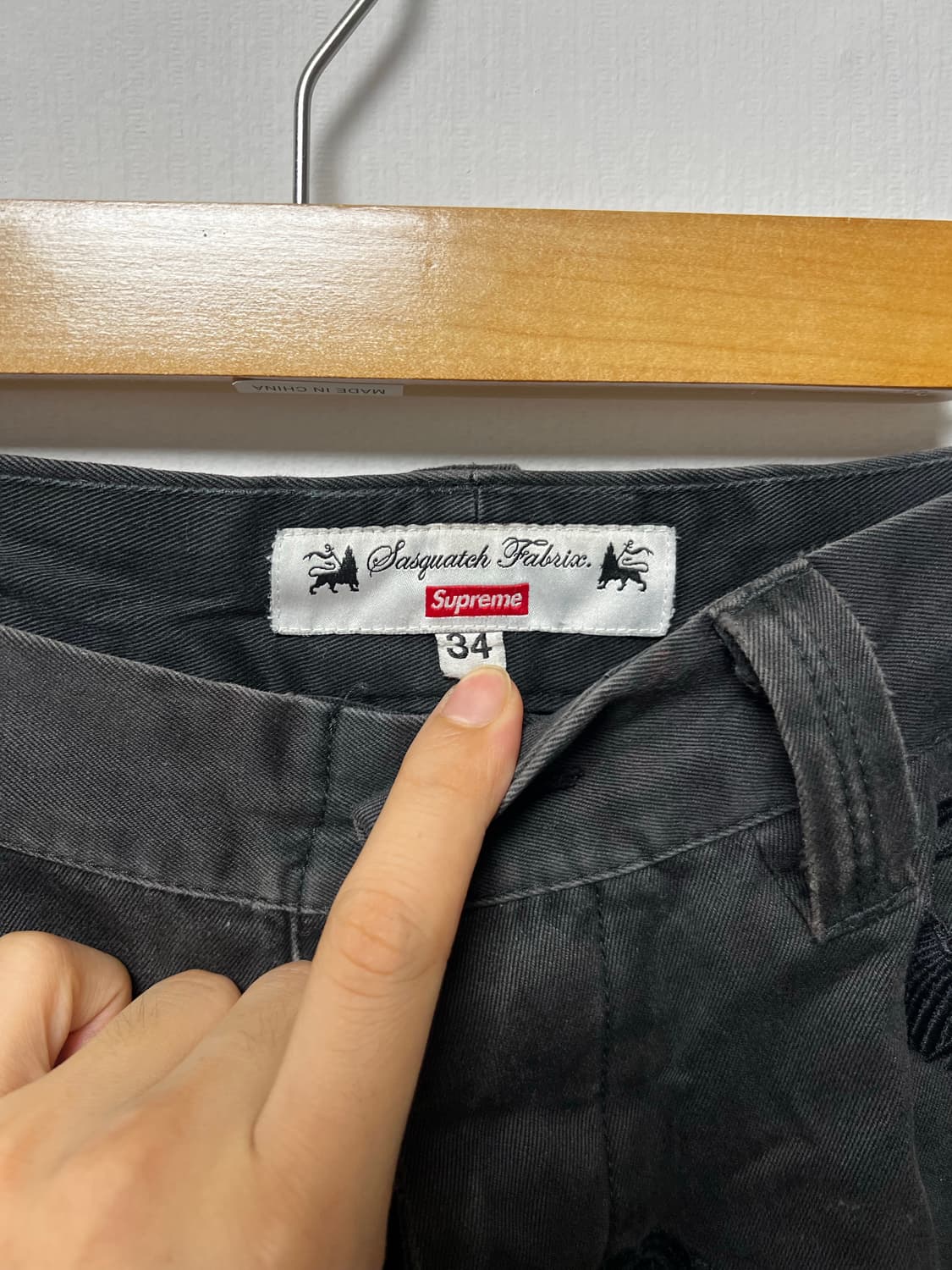 슈프림 사스콰치패브릭스 치노 팬츠 상품이미지3