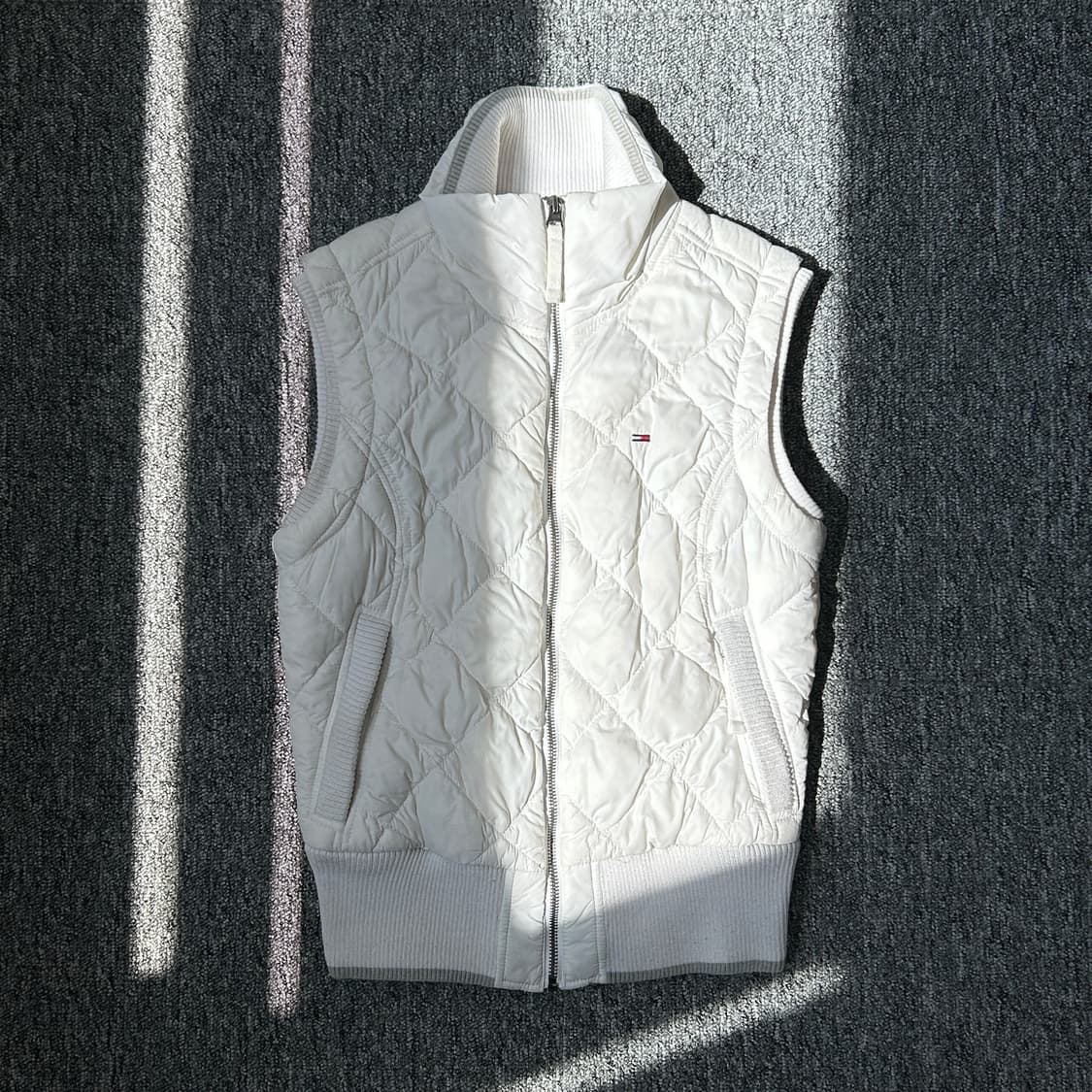 타미힐피거 화이트 퀄팅 패딩 베스트 상품이미지1