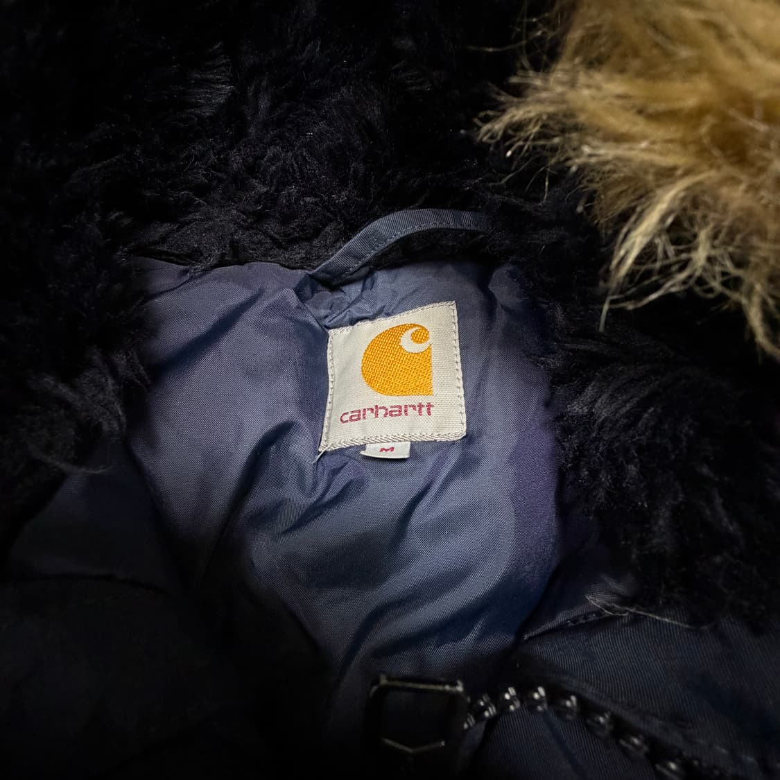 칼하트 다크네이비 WIP 앵커리지 야상 패딩 파카 상품이미지4