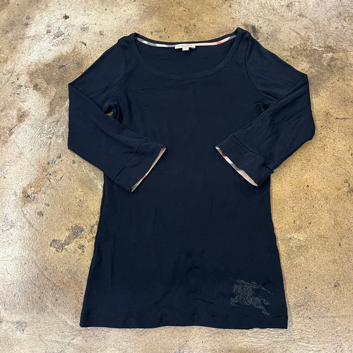 버버리 블랙 긴팔티셔츠 상품이미지2