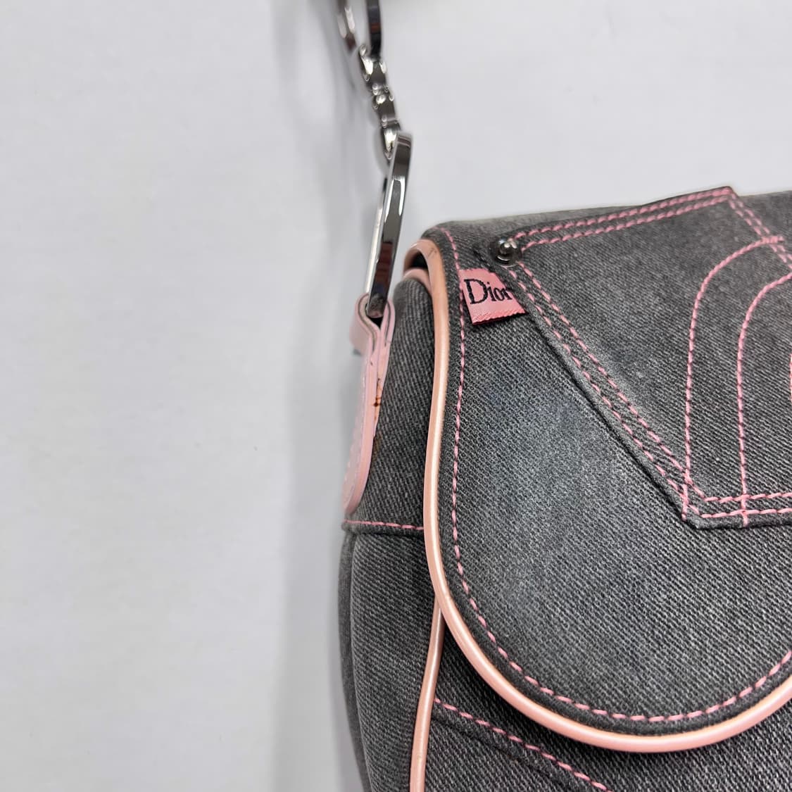 디올 새들백 흑청 데님 핑크 페이턴트 상품이미지6