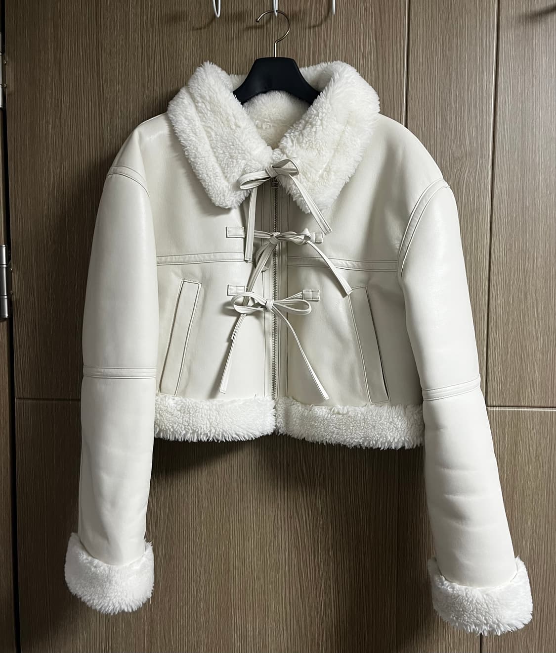(실사있음)페인오어플레져 루시 무스탕 크림 상품이미지4