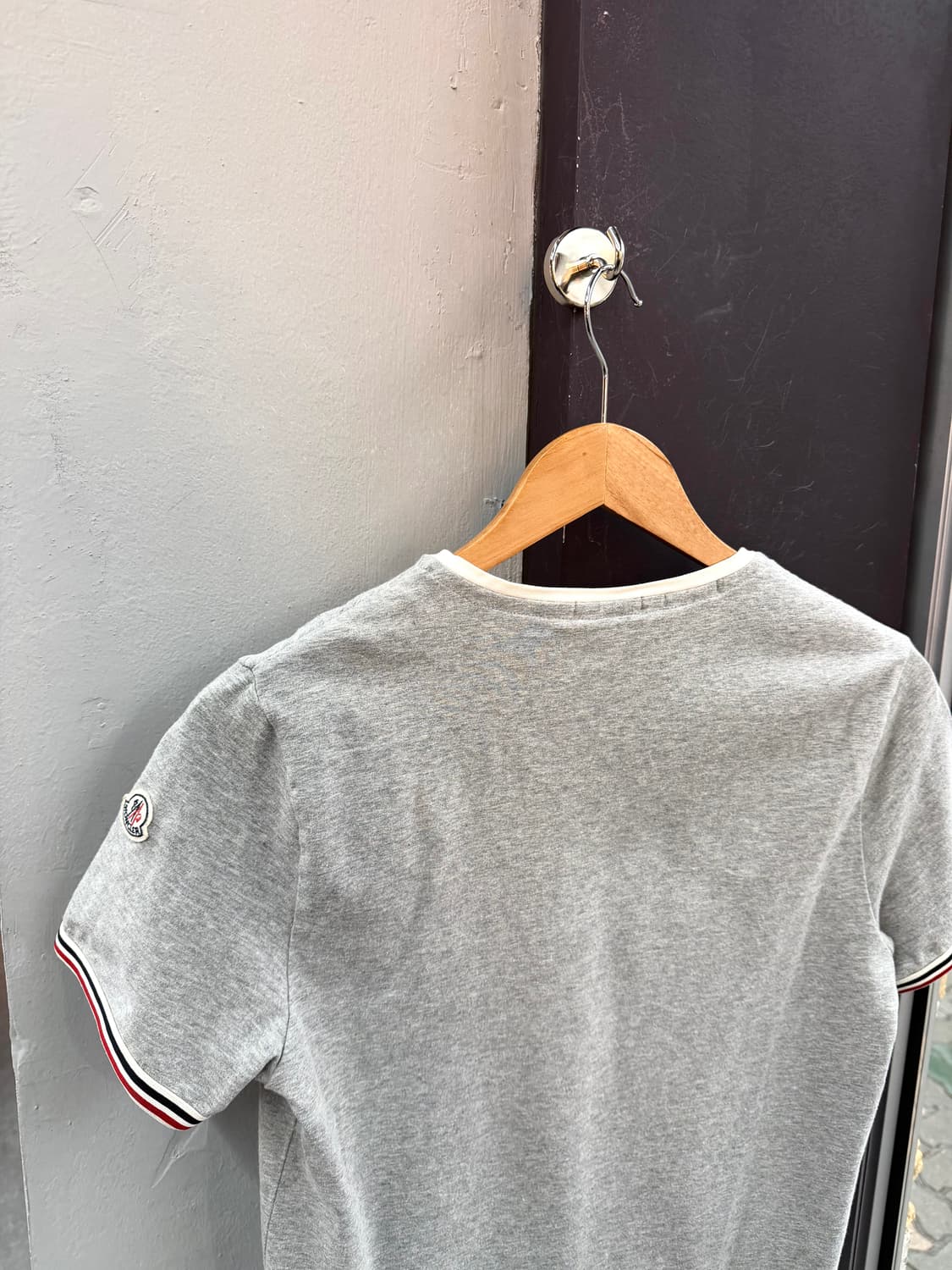 .S/ 몽클레어 브이넥 와펜 에센셜 반팔 상품이미지8