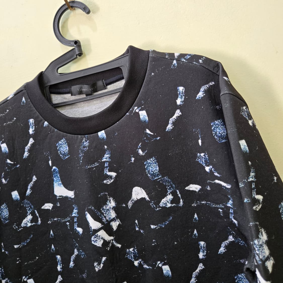 liberclaazy 패턴 맨투맨 (105) 상품이미지2