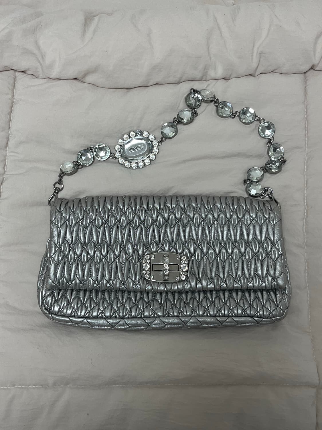 미우미우 마테라쎄 크리스탈 숄더백 상품이미지1