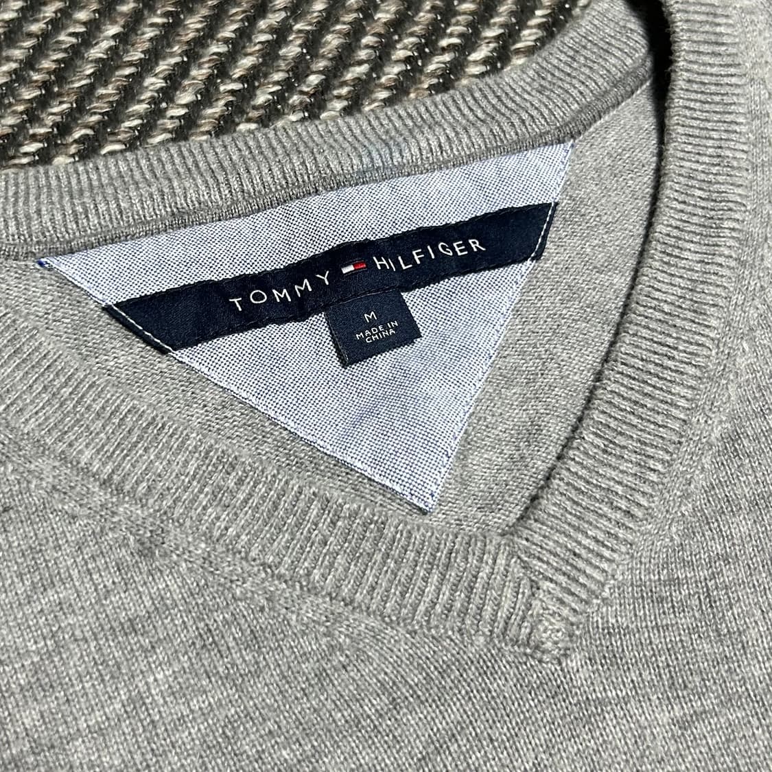 [M] Tommy 타미힐피거 그레이 코튼 브이넥 니트 상품이미지5