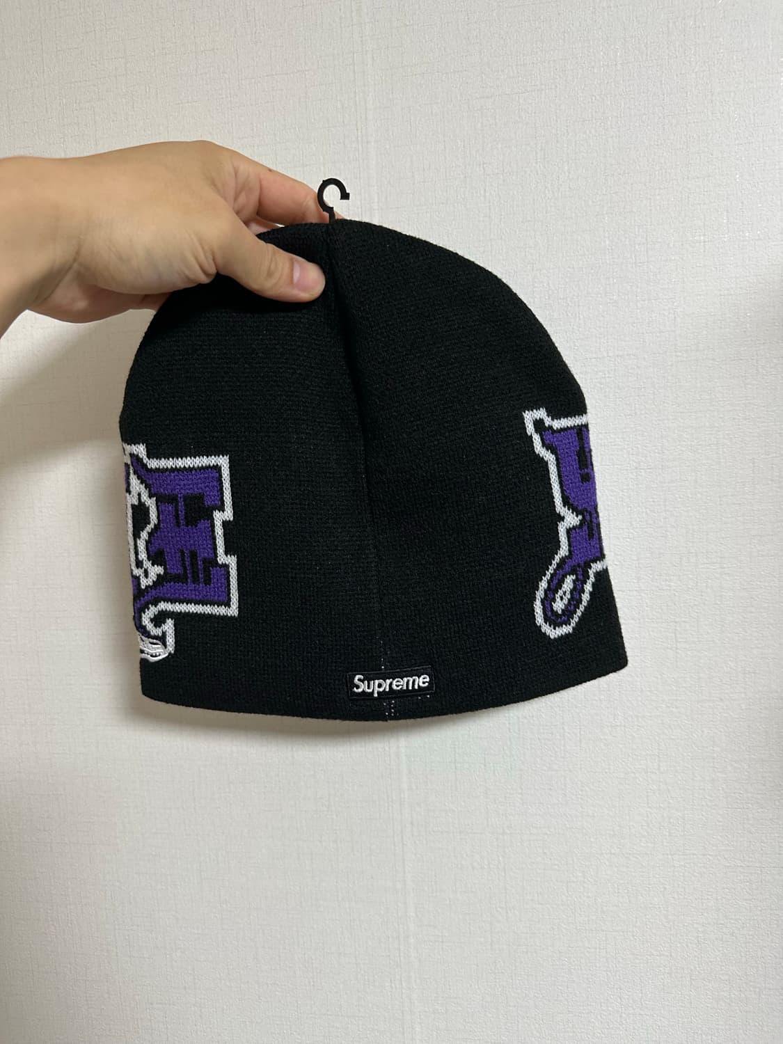 슈프림 뉴에라 아웃라인 비니 블랙 - 25FW 상품이미지1