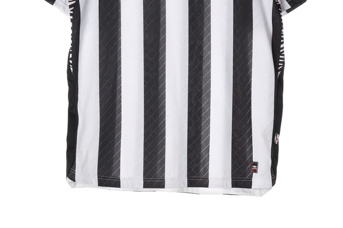 엄브로 흑백 스트라이프 V넥 반팔 L 상품이미지4