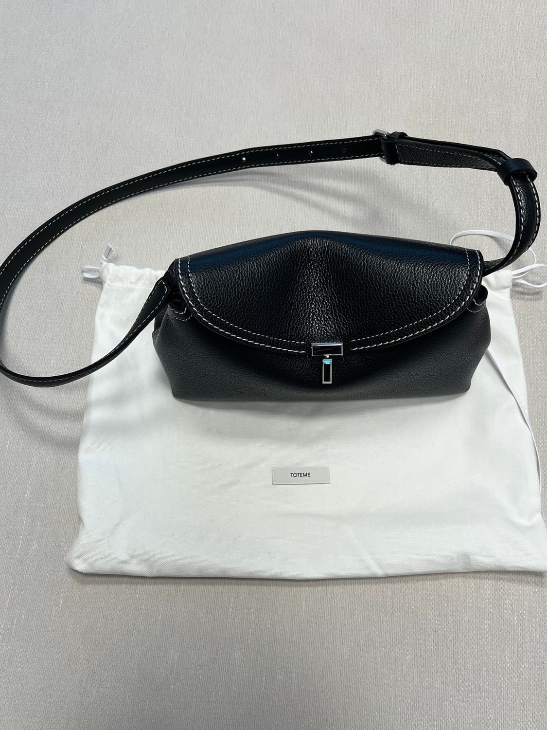 Toteme 티락 클러치백 상품이미지1
