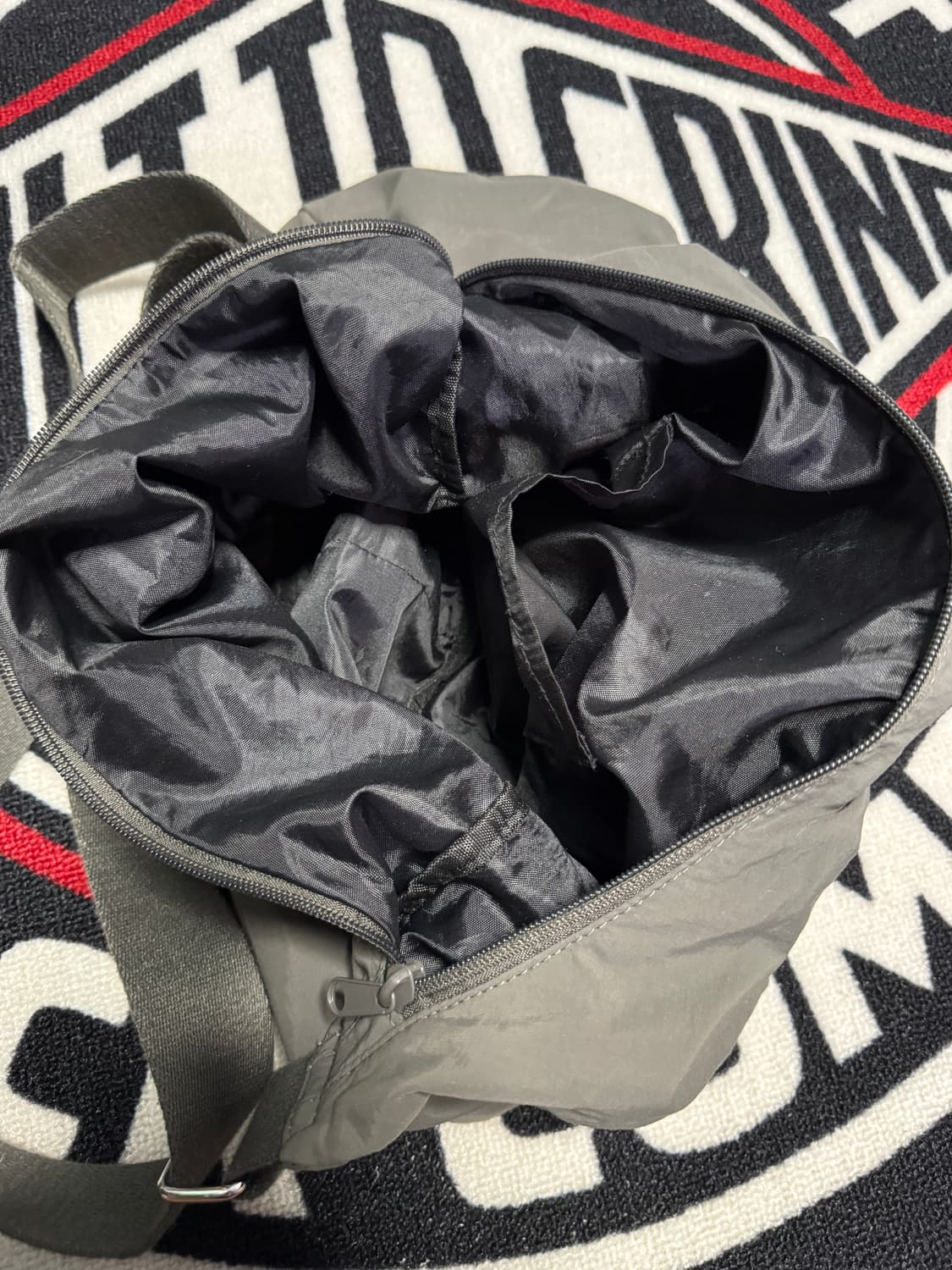 지유 숄더 크로스바디 백 그레이 상품이미지3