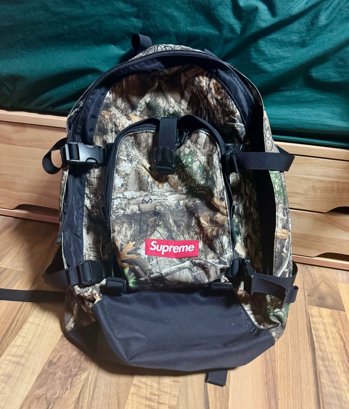 슈프림 19fw 리얼트리 카모 백팩 상품이미지1