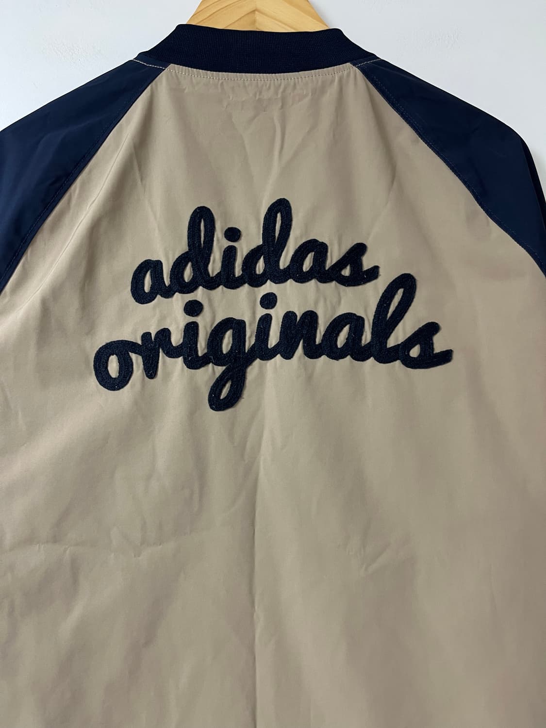 아디다스 엠브로이더드 자켓 상품이미지5