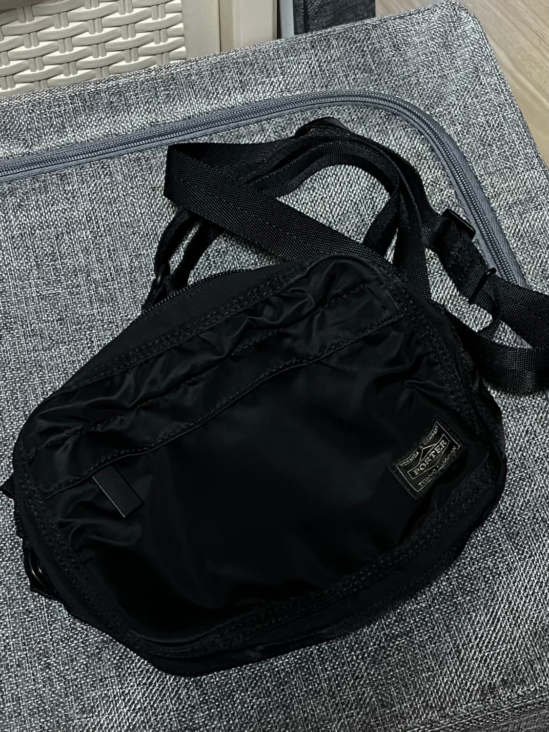 포터 프레임 숄더백 / 블랙 OS 상품이미지2