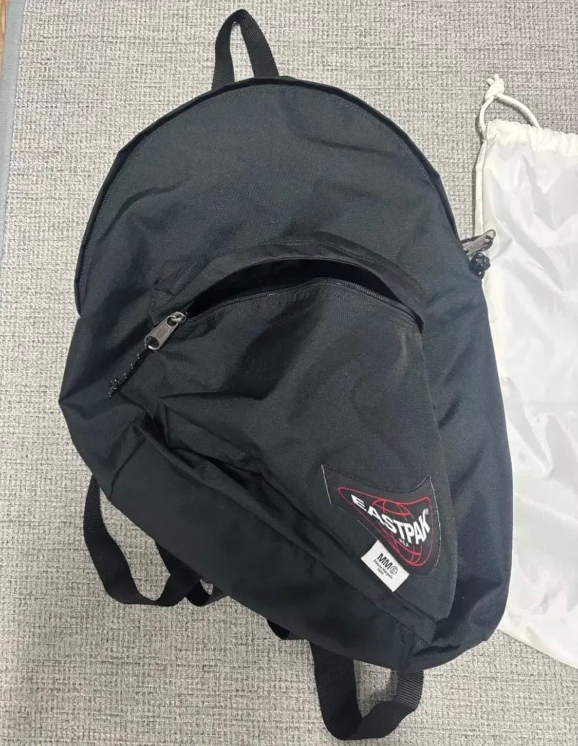 MM6 메종 마르지엘라 x 이스트팩 드리핑 비대칭 백팩 가방 상품이미지2