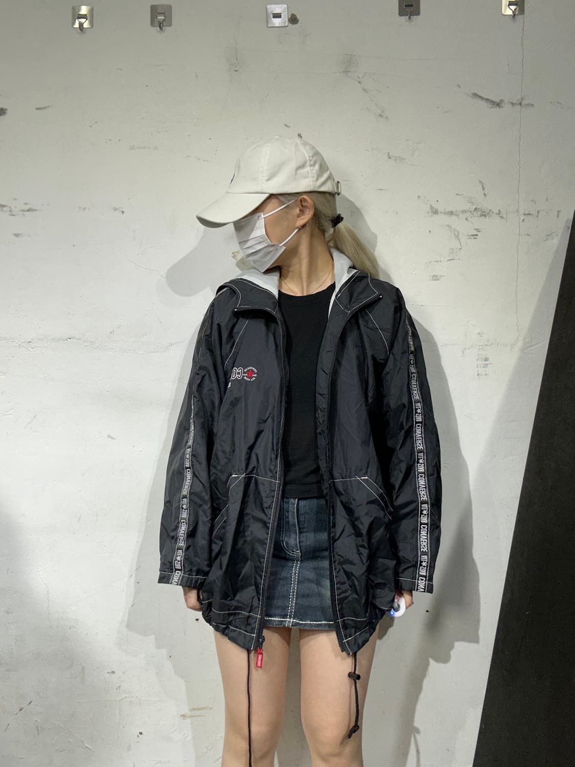 컨버스 블랙 후드 사이드 라인 바람막이 오버핏 트랙 자켓  상품이미지2