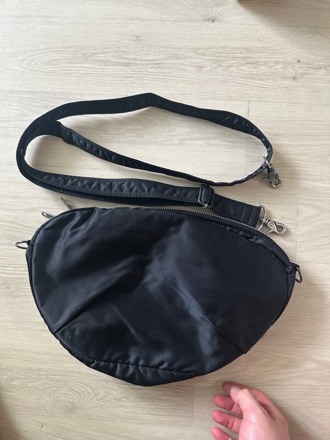 PORTER 요시다 포터 반달 숄더백 블랙 상품이미지5