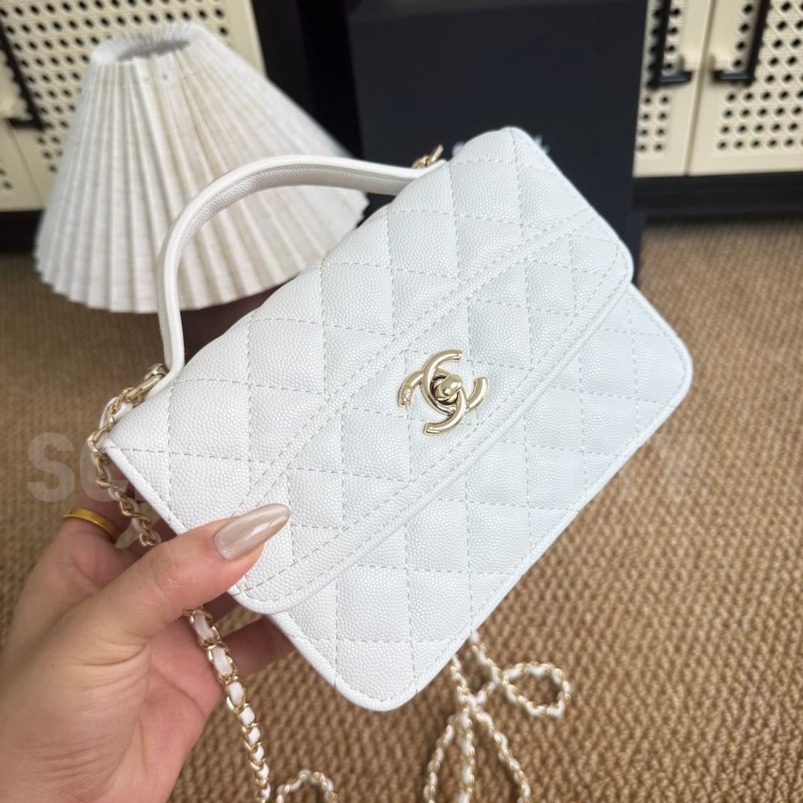 샤넬뷰티 탑핸들 캐비어 백팩 3WAY백 VIP 화이트 상품이미지3