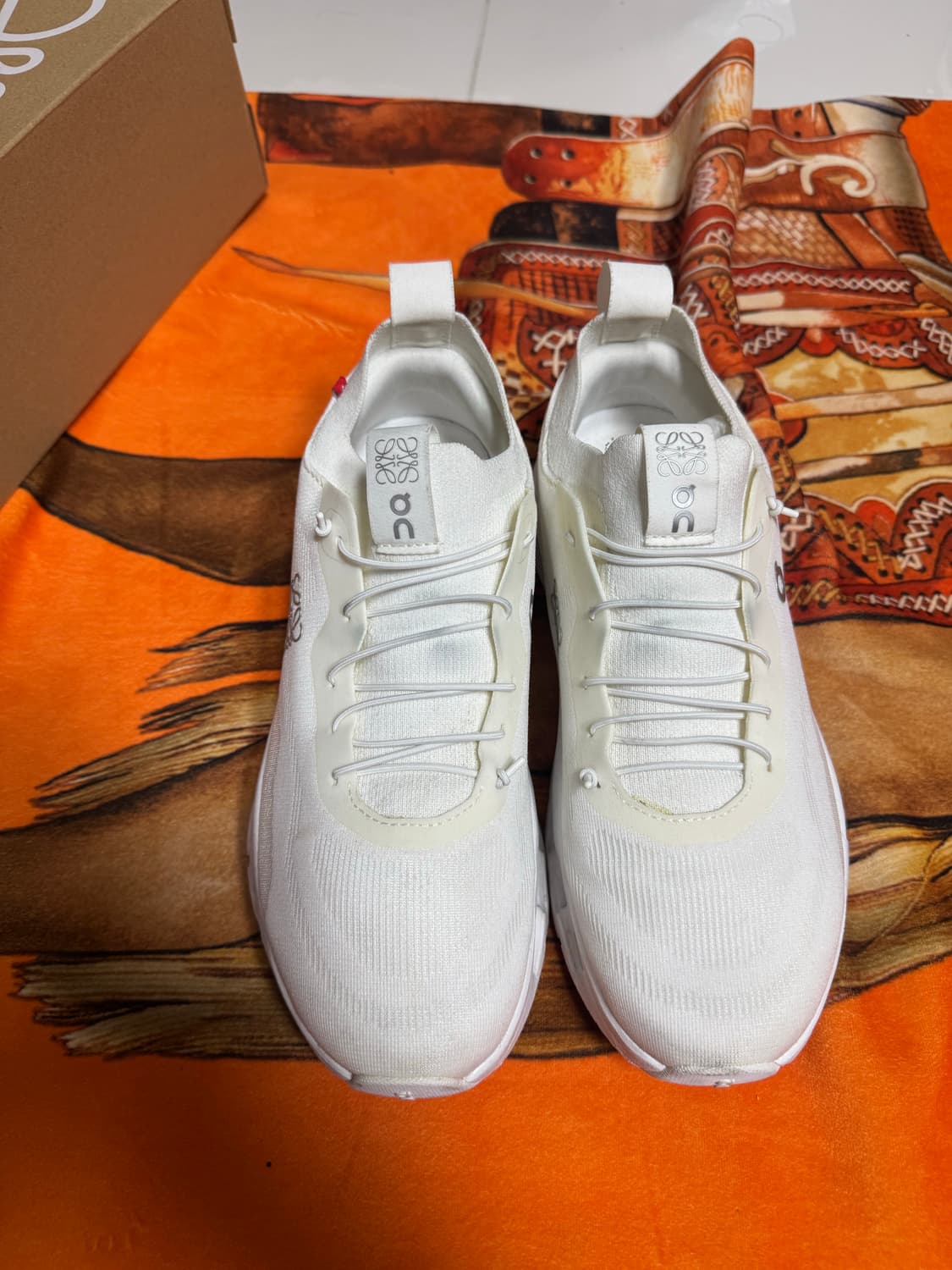 온러닝 로에베 클라우드틸트 올화이트  상품이미지2